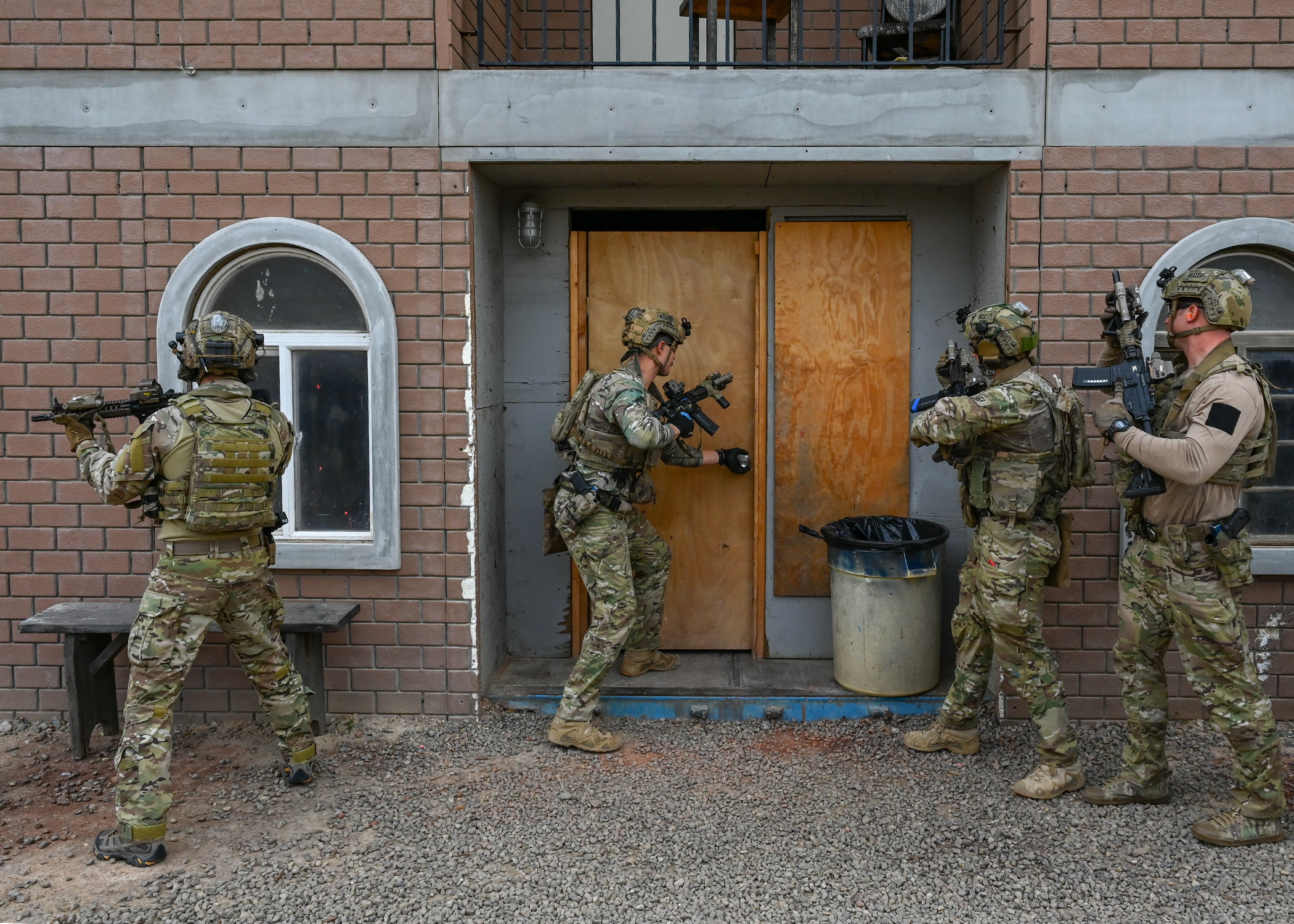 U.S. Navy and Republic of Korea Navy SEALs prepare to enter a building while conducting a fully integrated target assault scenario as part of military operations in urban terrain practice during a bilateral training exercise.