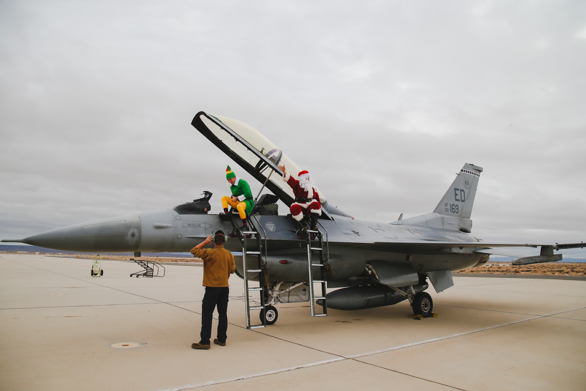 Instead of reindeer, Santa Claus comes to town... on an F-16! Santa Claus and one of his elves visited Edwards Air Force Base on an F-16 Fighting Falcon greeting base personnel and their families at a holiday party put on by the 416th Flight Test Squadron spreading holiday cheer on base... the Edwards style!