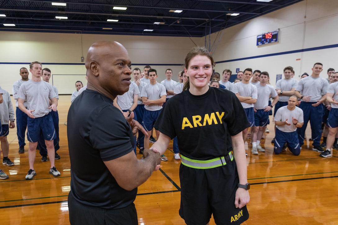 Senior Enlisted Advisor Tony Whitehead recognizes Army University of Kentucky Reserve Officer Training Corp Cadet Hayden Roshong for outstanding service at the University of Kentucky's Seaton Center in Lexington, Ky. on Dec. 5, 2022. Whitehead is visiting Kentucky to recognize soldiers and airmen for their accomplishments throughout the year and meet with local ROTC cadets. (U.S. Army photo by Staff Sgt. Andrew Dickson)