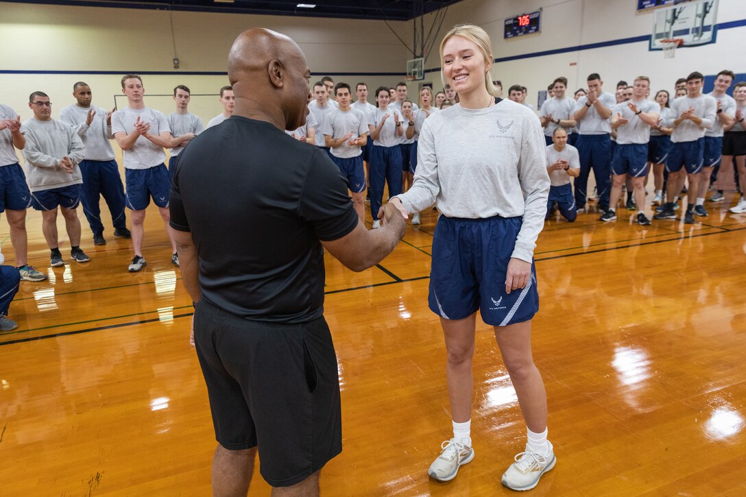 Senior Enlisted Advisor Tony Whitehead recognizes Air Force University of Kentucky Reserve Officer Training Corp Cadet Addison Utterback for outstanding service at the University of Kentucky's Seaton Center in Lexington, Ky. on Dec. 5, 2022. Whitehead is visiting Kentucky to recognize soldiers and airmen for their accomplishments throughout the year and meet with local ROTC cadets. (U.S. Army photo by Staff Sgt. Andrew Dickson)