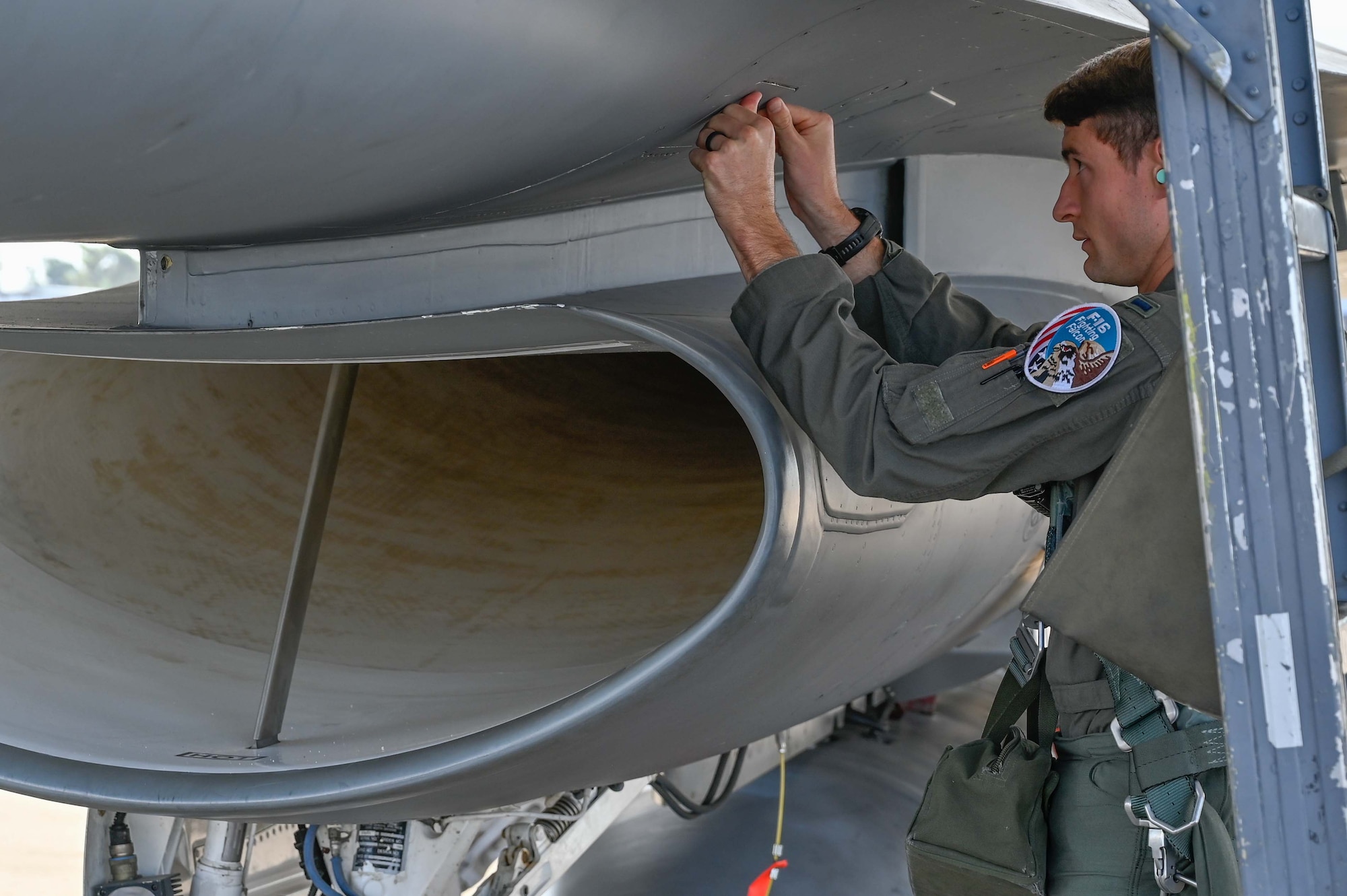 1st Lt. Nathan Thomas, an active-duty F-16 student pilot, prepares his jet for a training mission alongside his dad, Lt. Col. Joseph Thomas, a Drill Status Guardsman F-16 instructor pilot with the 162nd Wing in Tucson, Ariz. (U.S. Air National Guard photo by Maj. Angela Walz)
