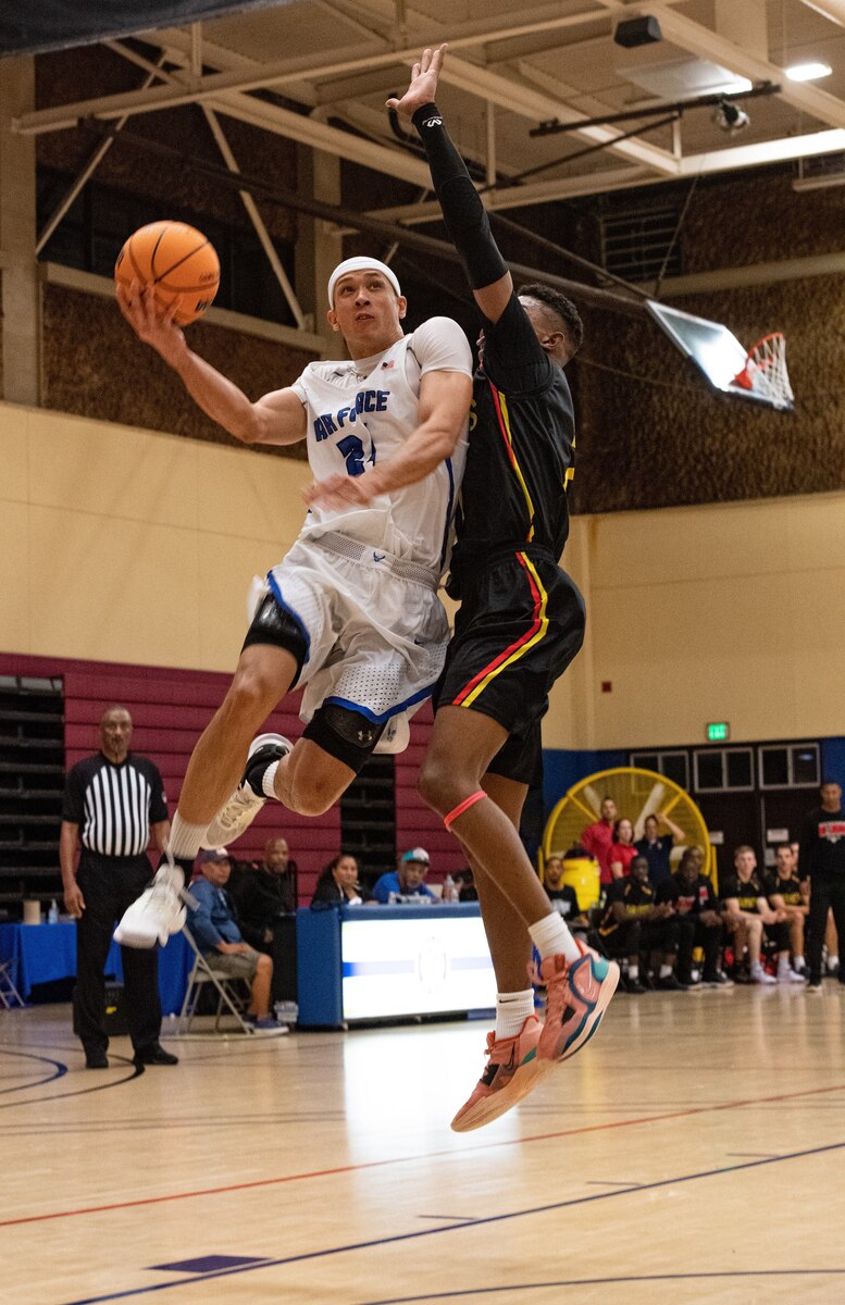 Ellis goes for the jumper.