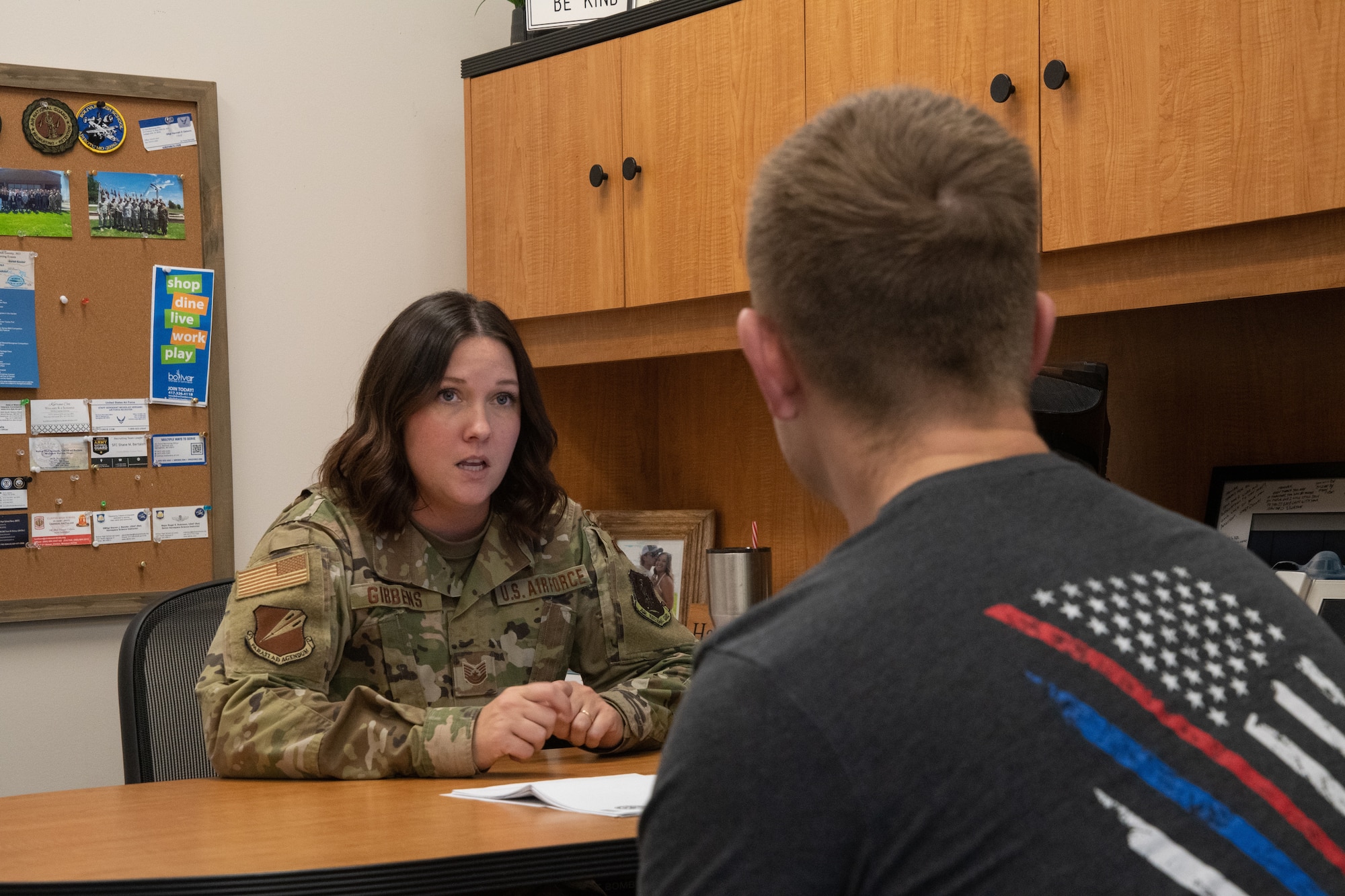 Tech. Sgt. Hannah Gibbens, 131st Bomb Wing recruiter, hosts a discussion with Caleb Elliott, Missouri Air National Guard recruit, at the Missouri Air National Guard recruiting office in Springfield, Missouri, Nov. 29, 2022. Recruiters are available to help explain the benefits and opportunities in the Air National Guard to the more than 50,000 high school- and college-aged recruits in the area. (U.S. Air National Guard photo by Airman 1st Class Phoenix Lietch)