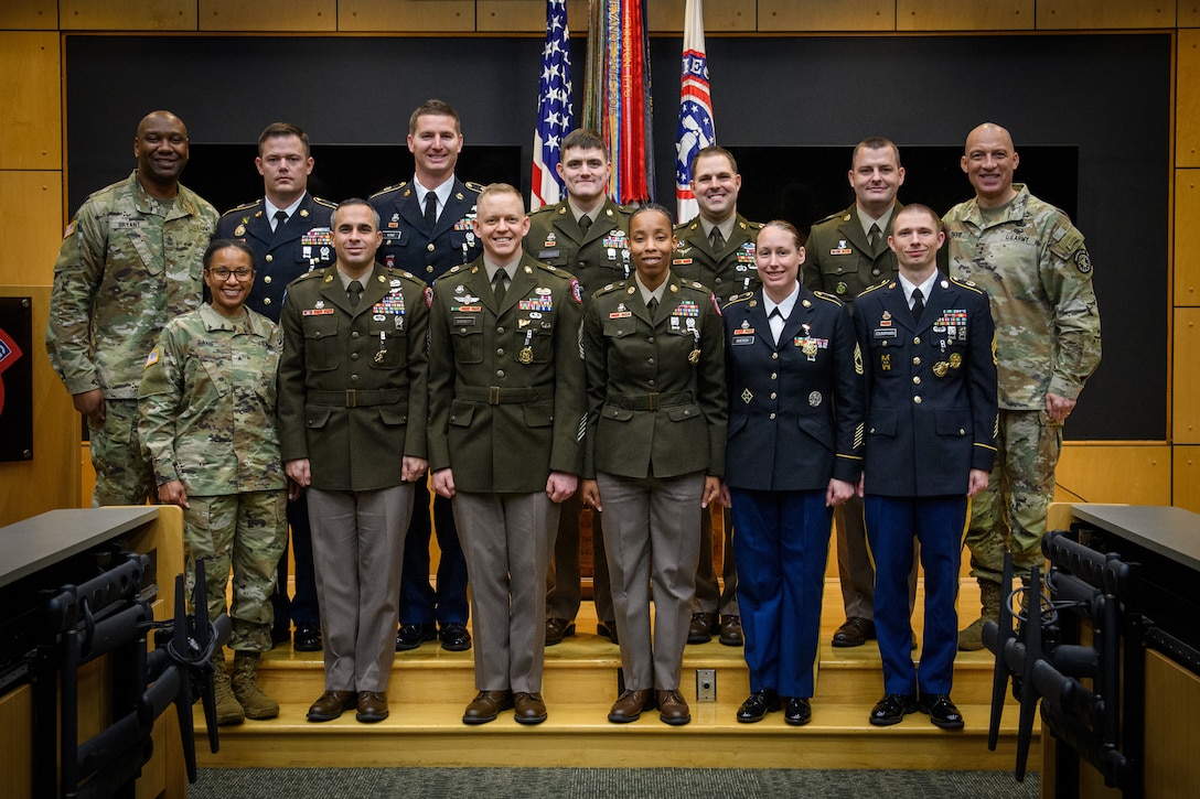 10 Soldiers Earn Master Recruiter Badge