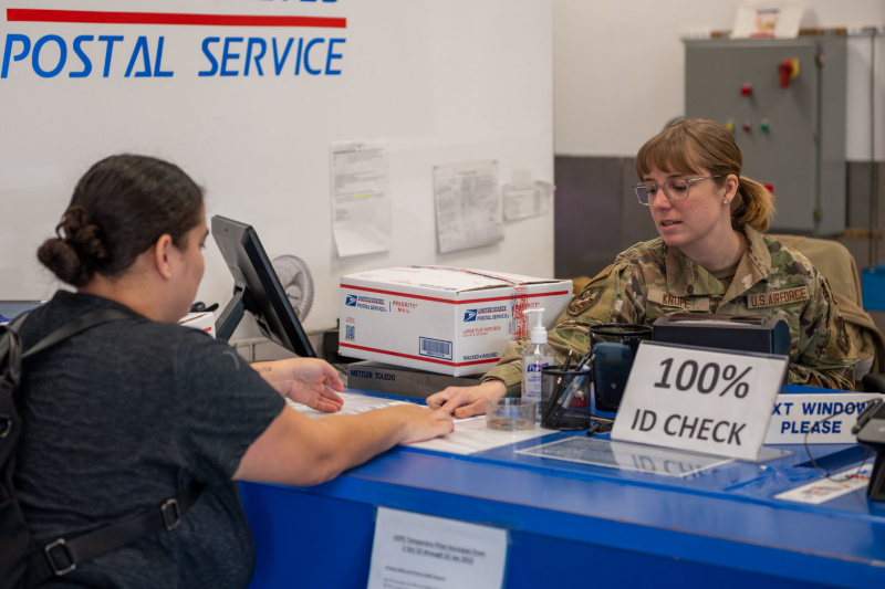 Post Office delivers during holiday season > Osan Air Base > Article