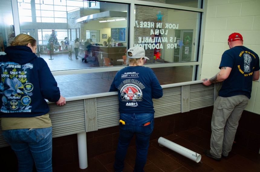 Helping Man & Beast -- NAVIFOR Sailors Give Back to Local Animal Shelter  supporting photo