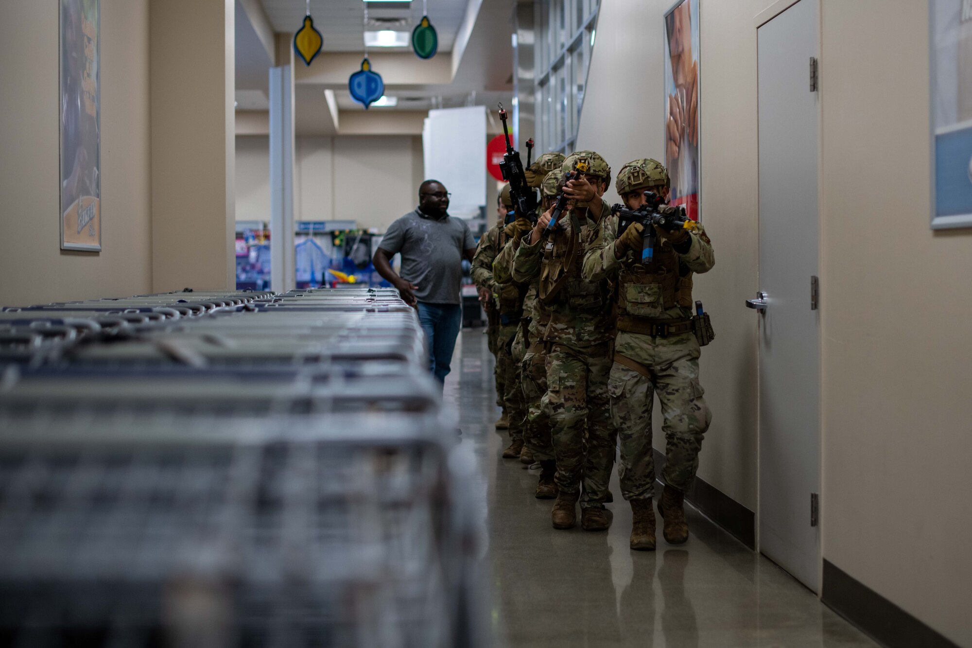 Airmen clear a room.