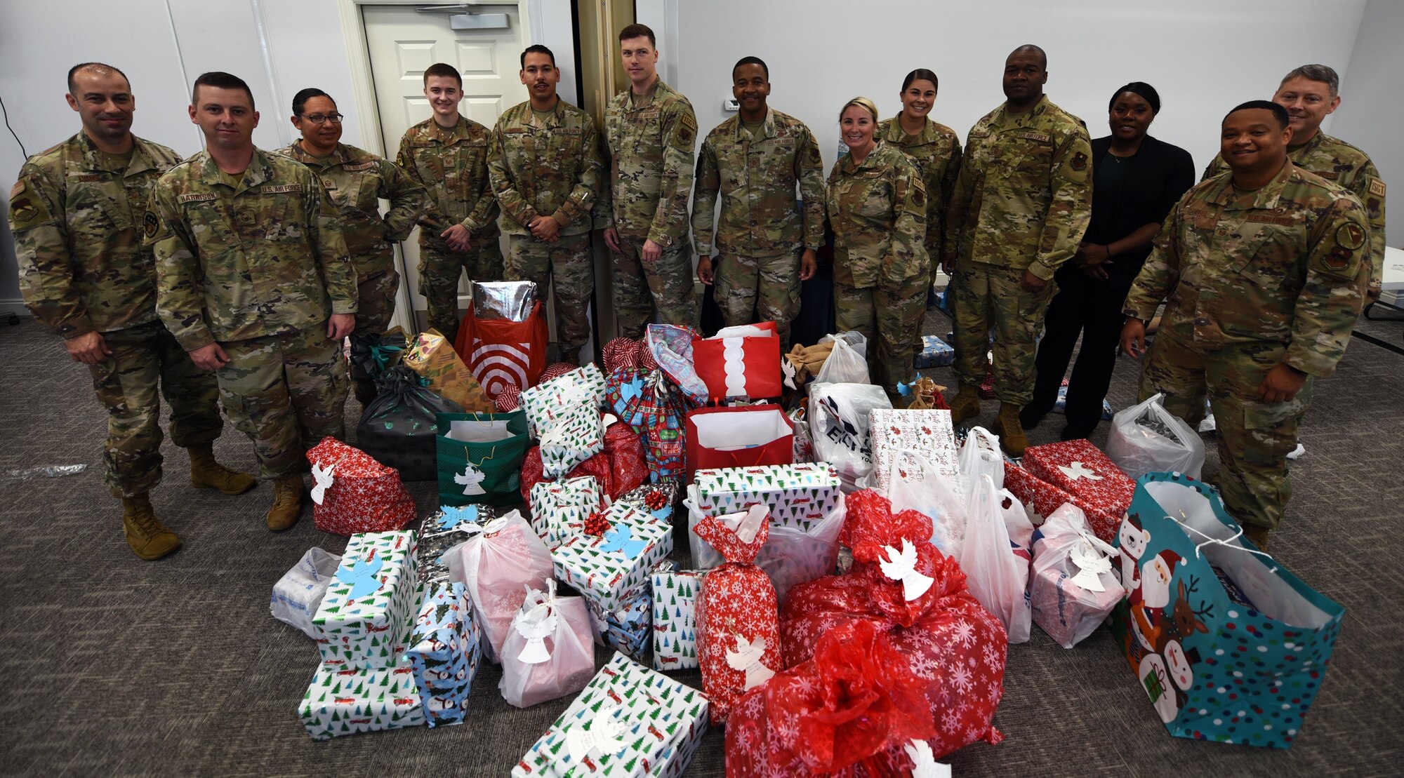 Airmen wrap holiday gifts