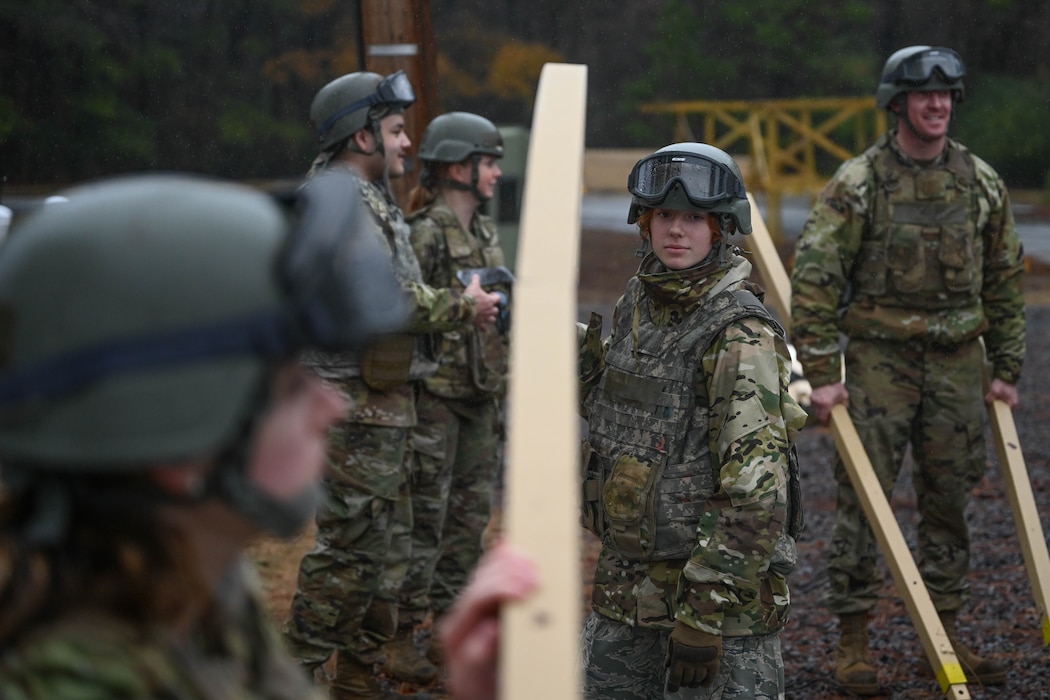 A group of Airmen put up a tent.