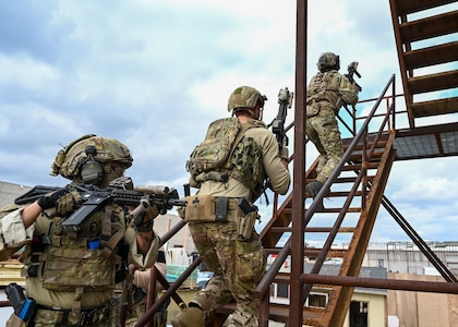 U.S. Navy and Republic of Korea SEALs Conclude Bilateral Training Exercise