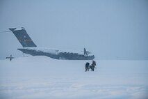 Airmen assigned to the 437th Aircraft Maintenance Squadron prepare a C-17 Globemaster III for de-icing