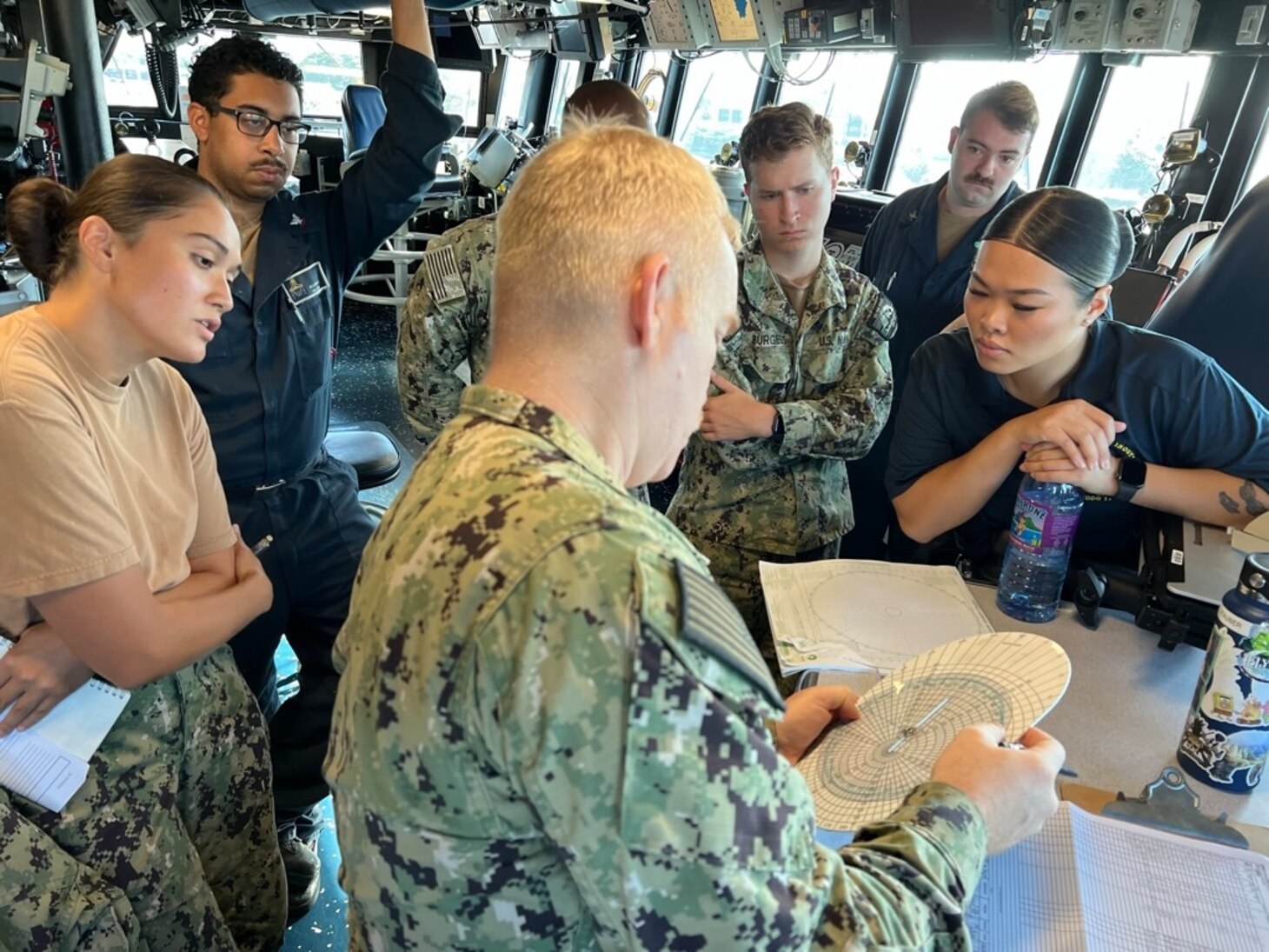 Joint Typhoon Warning Center (JTWC) in Pearl Harbor, Hawaii resumed its long-standing fleet liaison observation training practice. This training allows aerographer’s mates (AG) assigned to JTWC and quartermasters (QM) stationed on naval vessels to work side-by-side to better understand and implement the collection of meteorological
observations while at sea.