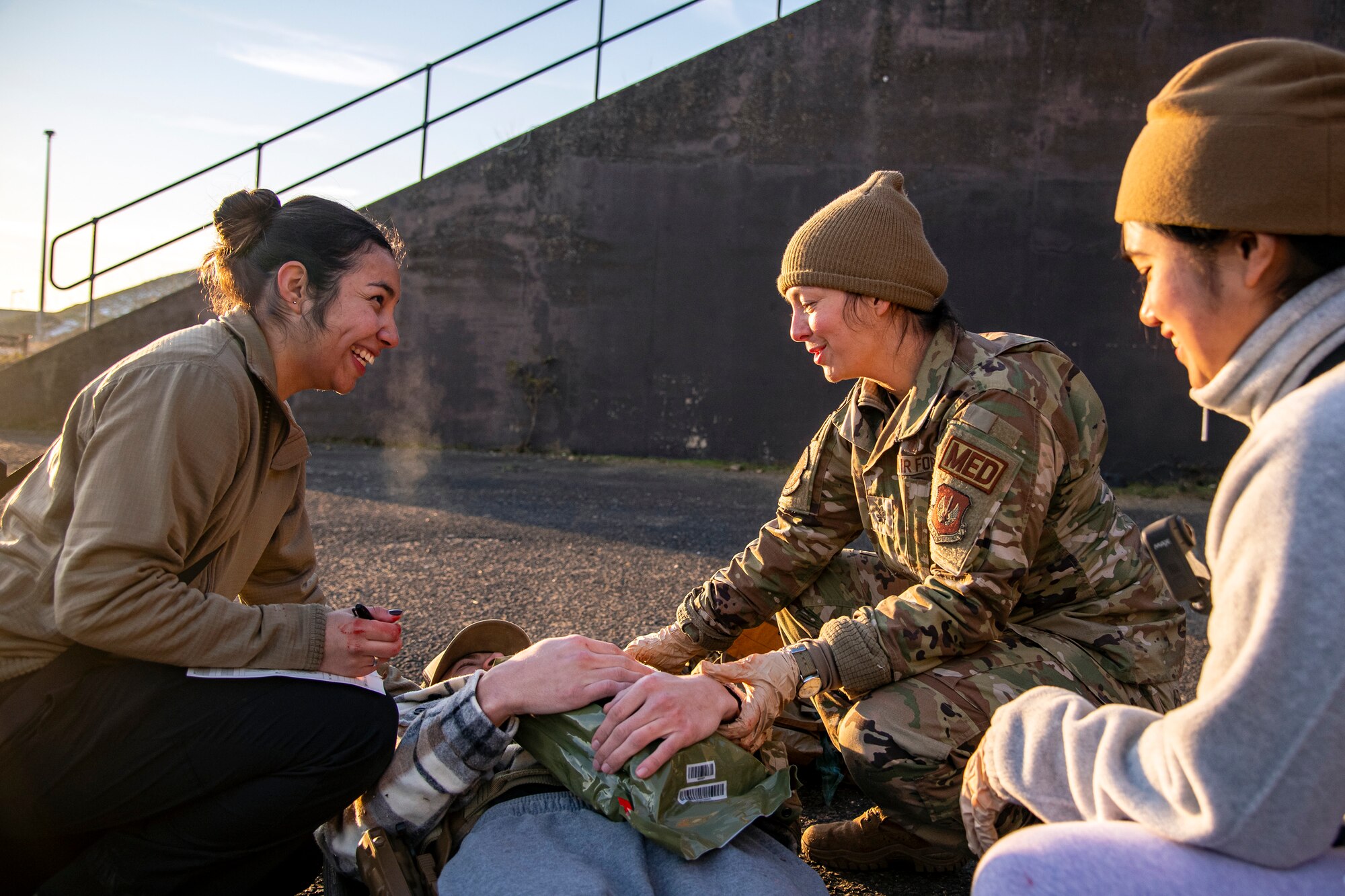 Airmen from the 423d Medical Squadron apply tactical combat casualty care to a simulated victim during an active shooter exercise at RAF Molesworth, England, Dec. 16, 2022. The 423d MDS and Security Forces Squadrons conducted the exercise to evaluate their overall readiness and response capabilities to an emergency situation. (U.S. Air Force photo by Staff Sgt. Eugene Oliver)