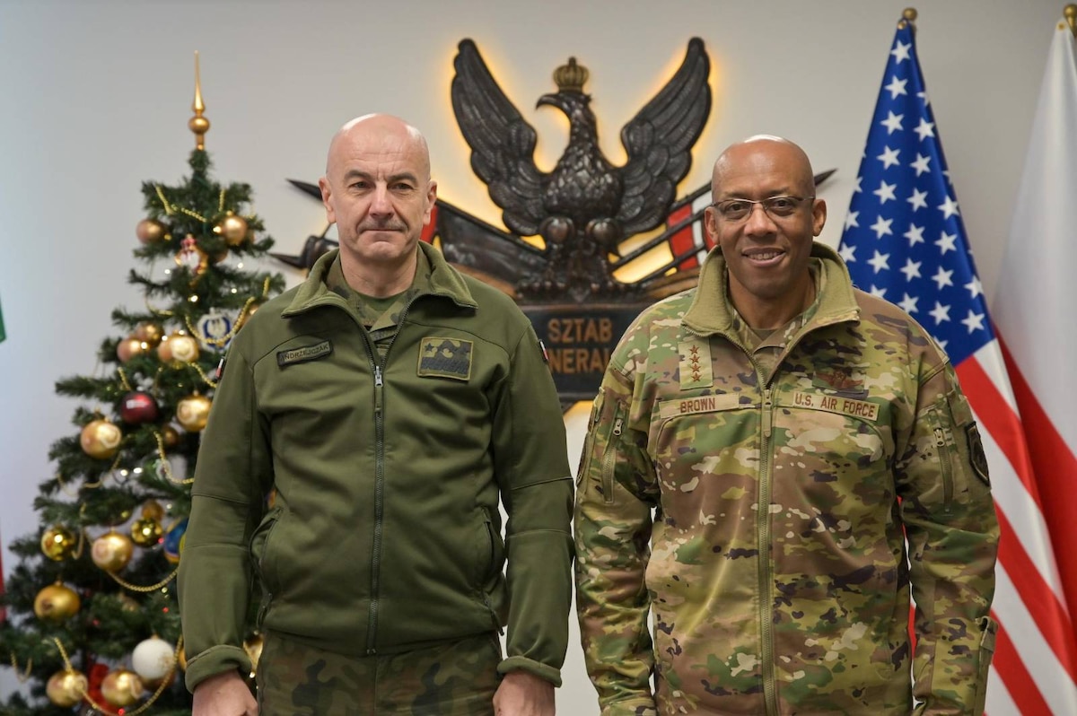 U.S. Air Force Chief of Staff Gen. CQ Brown, Jr. meets with Polish Chief of the General Staff of the Armed Forces Gen. Rajmund Andrzejczak Dec. 19, 2022, in Warsaw, Poland. Brown met with military counterparts during a visit to the region focused on strengthening bilateral defense relationships and further exploring opportunities to enhance interoperability, training and deterrence with NATO Allies and partners. During the same visit to the European Command theater of operations, Brown met with U.S. Airmen serving in Germany, Poland and the United Kingdom. (Polish Armed Forces courtesy photo)