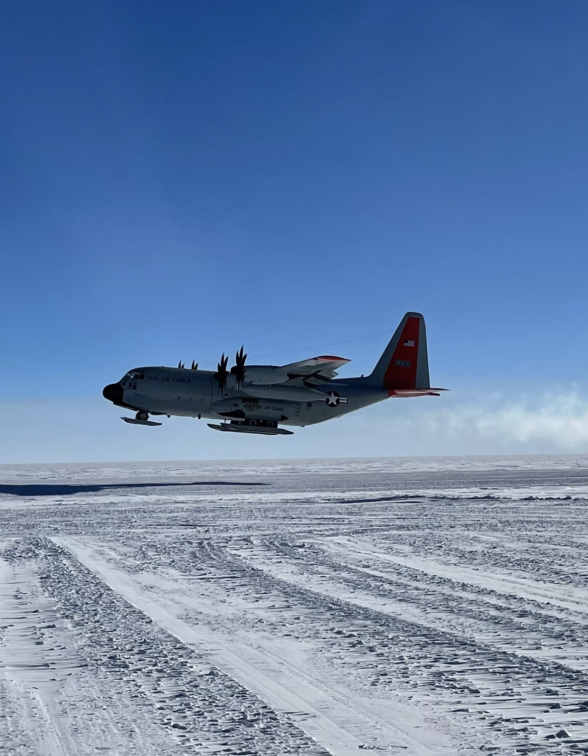 Airmen From 3 States Repair LC-130 Stranded at South Pole > National Guard  > Article View