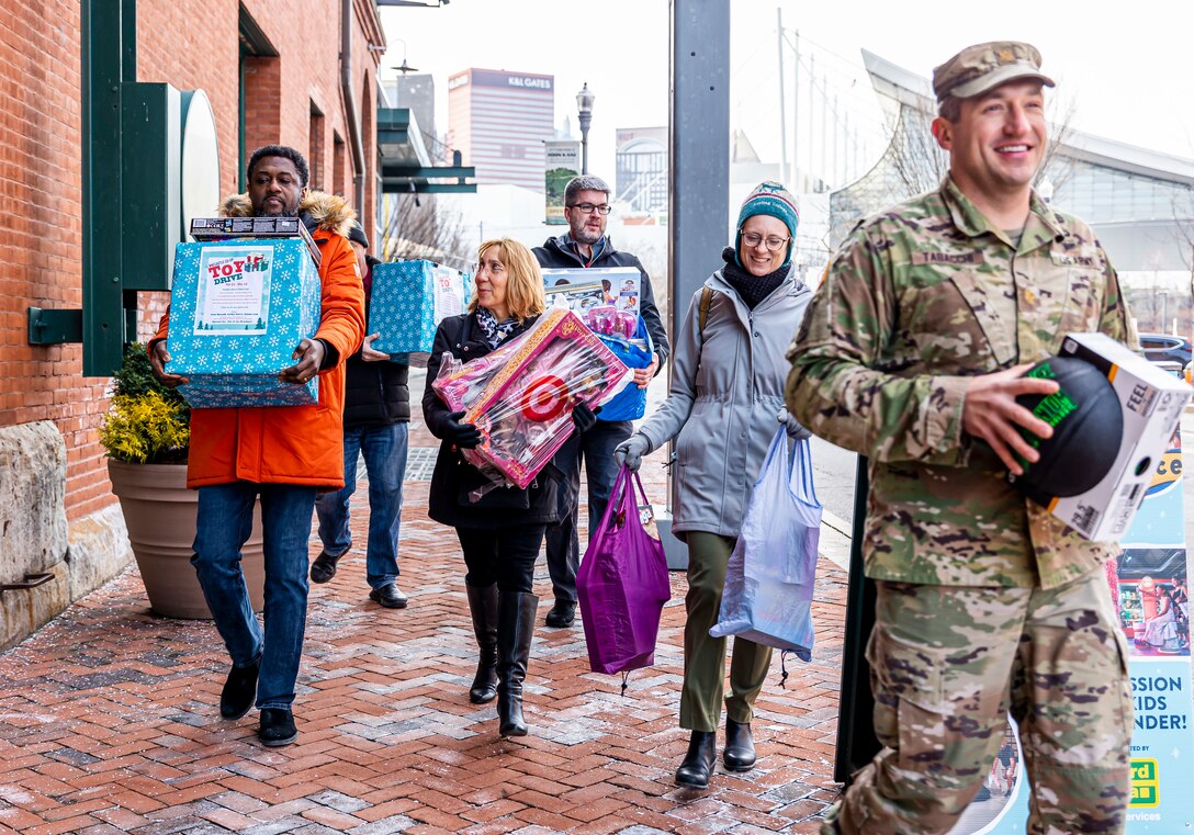 Pittsburgh District employees deliver toys for holidays.