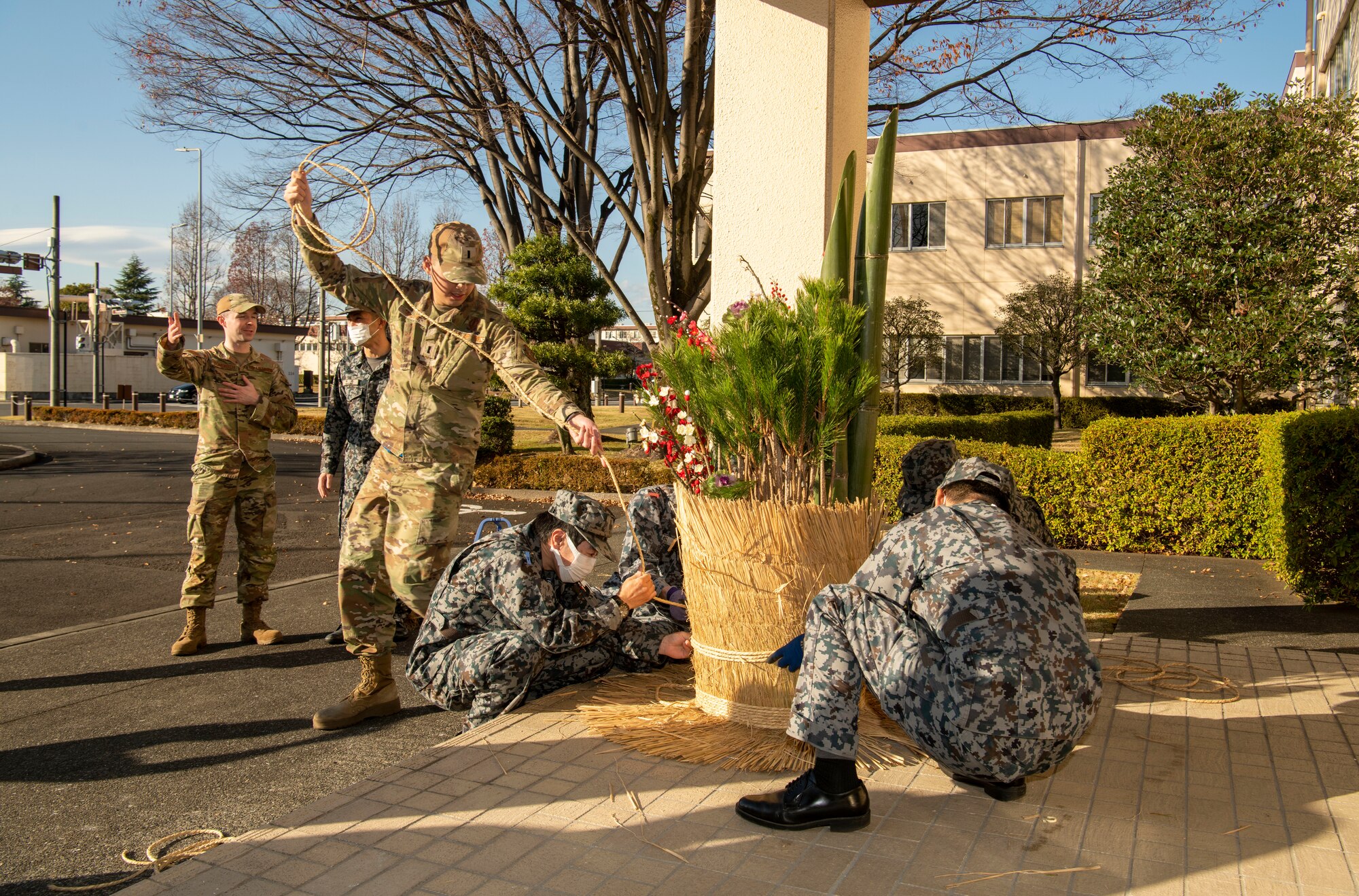 US and JASDF members build a Kadomatsu