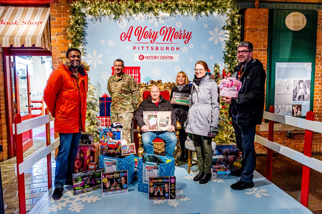 Pittsburgh District employees deliver toys for holidays.