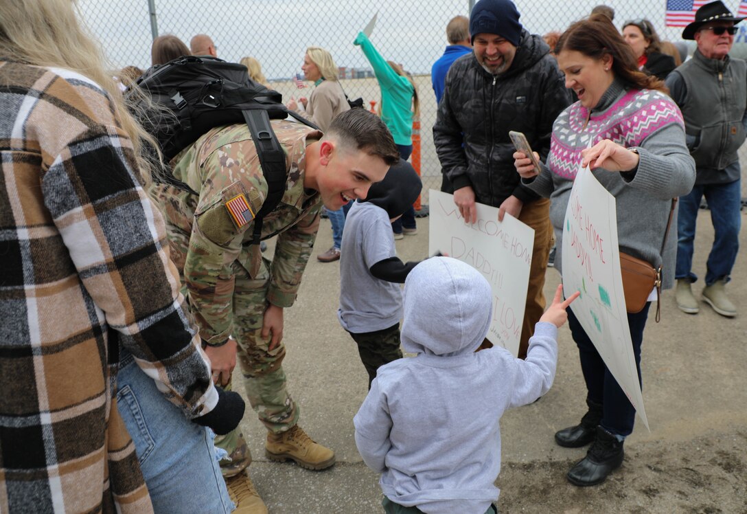 Kentucky Soldiers from the 1st Battalion, 149th Infantry Brigade were greeted by Kentucky National Guard leadership, friends and family at the Bluegrass Airport in Lexington, Ky., as they arrived home from their deployment to Kosovo Nov. 17, 2022.