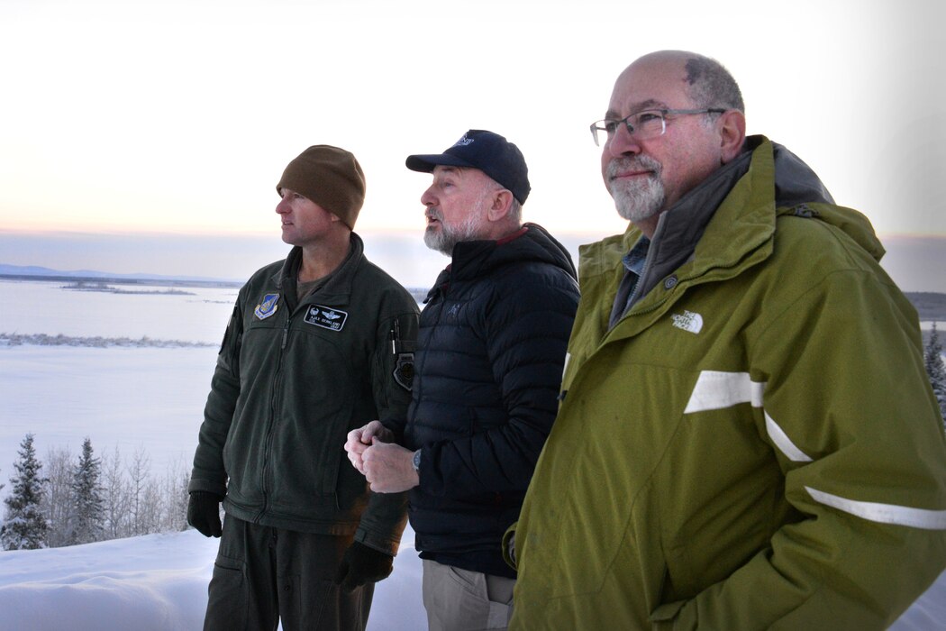 military leaders talk to members of Minto community