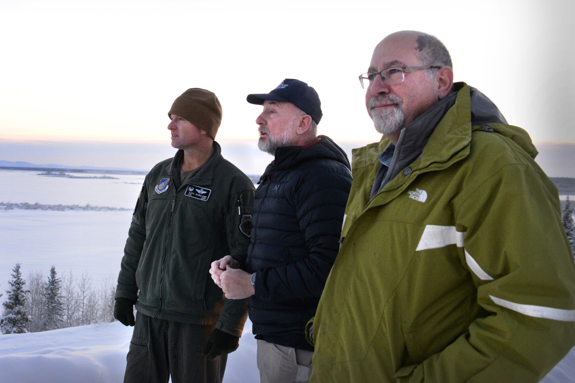 military leaders talk to members of Minto community