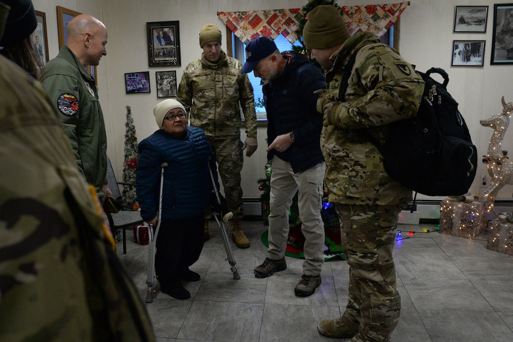 military leaders talk to members of Minto community