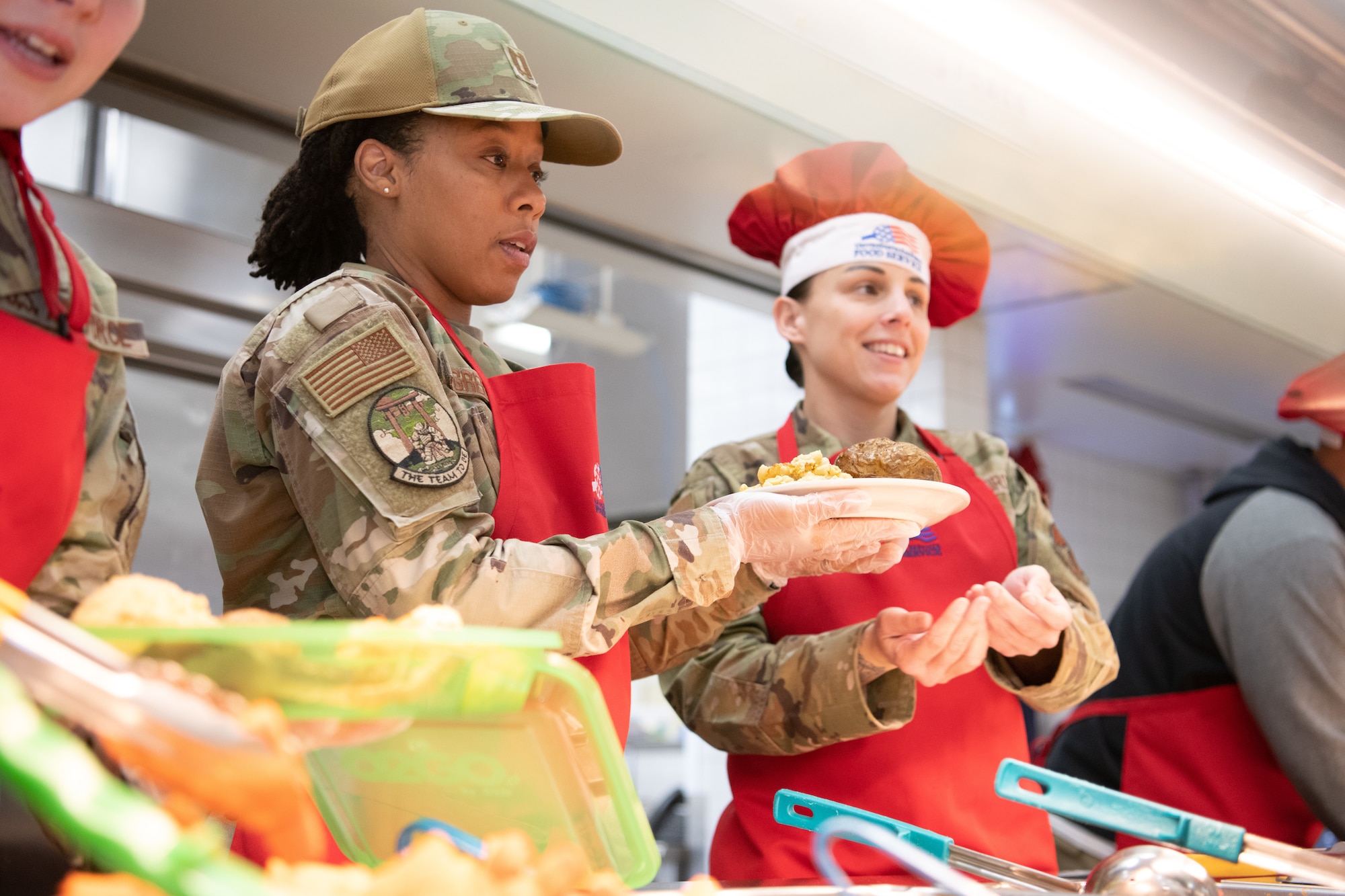 Volunteers serve holiday meals to service members