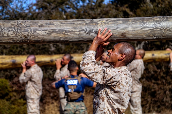 U.S. Marine Corps Rct. Louis Youngblood, a recruit with India Company, 3rd Recruit Training Battalion, conducts log exercises during log drills at Marine Corps Recruit Depot San Diego, Dec. 19, 2022.