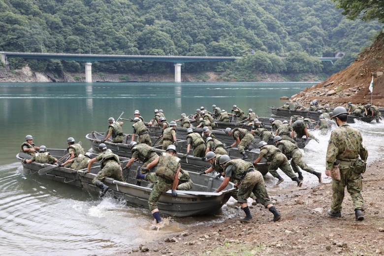 Trekking out to the body of water located between the Sagamihara and Atsugi areas of the Kanagawa prefecture, the joint-U.S. and Japanese team’s goal was to compete in a team-building exercise – one that comprised over 50 JGSDF soldiers, whose ages ranged from 18-35.