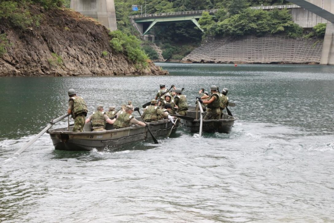 Trekking out to the body of water located between the Sagamihara and Atsugi areas of the Kanagawa prefecture, the joint-U.S. and Japanese team’s goal was to compete in a team-building exercise – one that comprised over 50 JGSDF soldiers, whose ages ranged from 18-35.