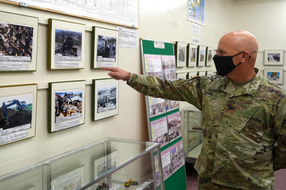Japan Engineer District’s commander, Col. Gary Bonham, made a visit to the Japanese Ground Self Defense Force’s (JGSDF) engineer school in Ibaraki, Japan, recently.