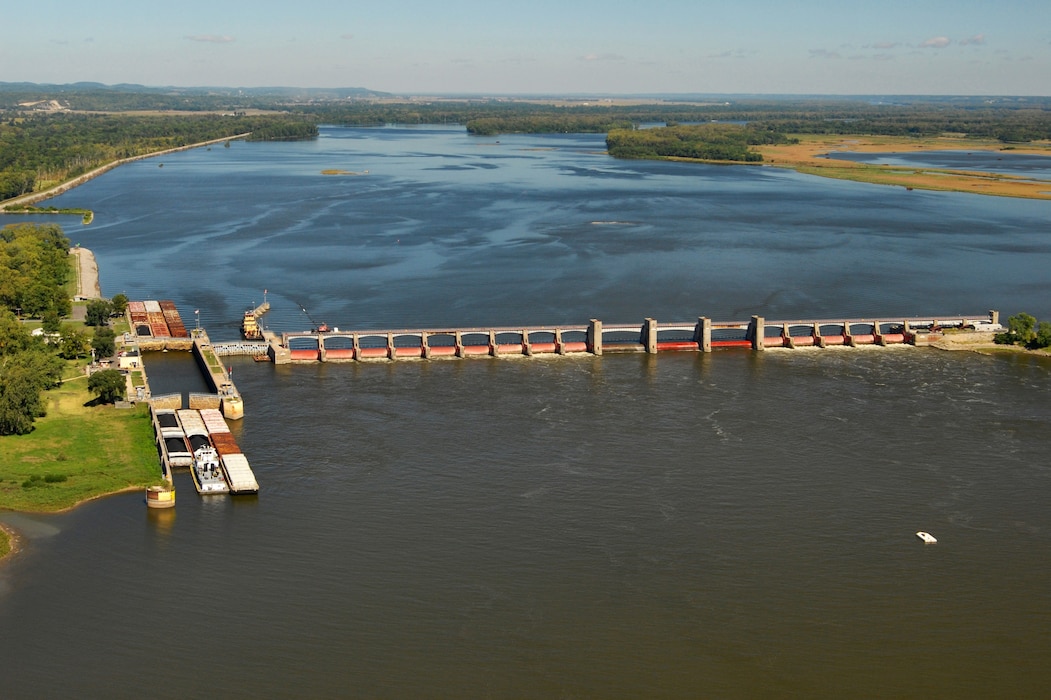 Lock and Dam 25 is equipped the 1,296-foot long dam structure with three submersible roller gates (near the center of the structure, see image at right) and 14 submersible tainter gates. At the time of construction, the submersible gates represented a marked advance in gate design and were seen as an improvement over non-submersible gates because they allowed for the almost unobstructed flow of floodwaters, ice and debris.