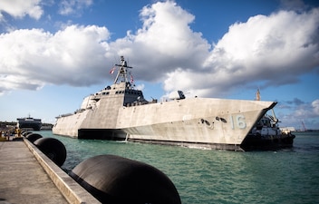 USS Tulsa Conducts Berth Shift