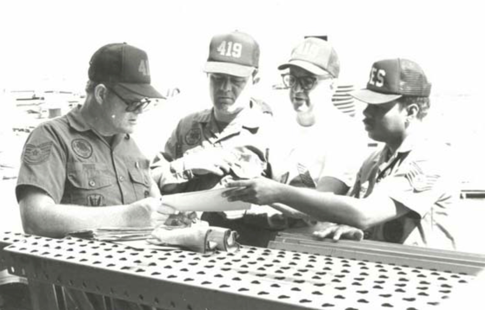 Archive photo of reservists deployed to Honduras for a humanitarian mission in February 1990