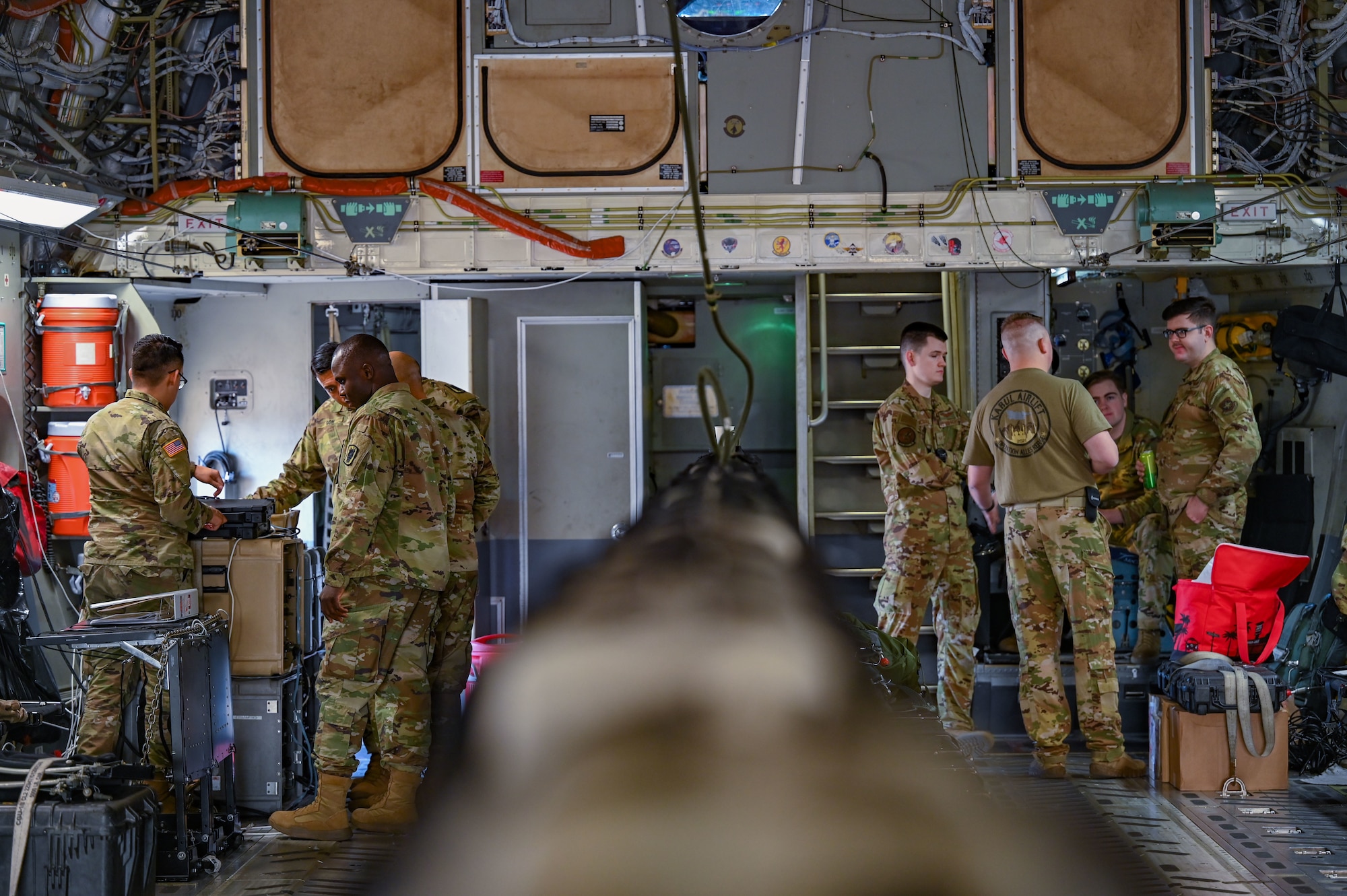 Servicemembers work together.