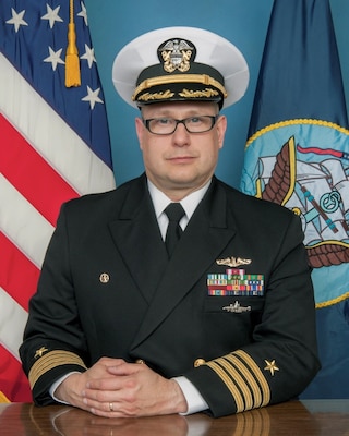 Official portrait of Capt. Ryan Heilman, Commanding Officer of Trident Training Facility King's Bay