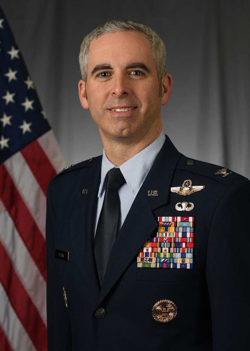 Col. Daniel J. Begin Official Photo