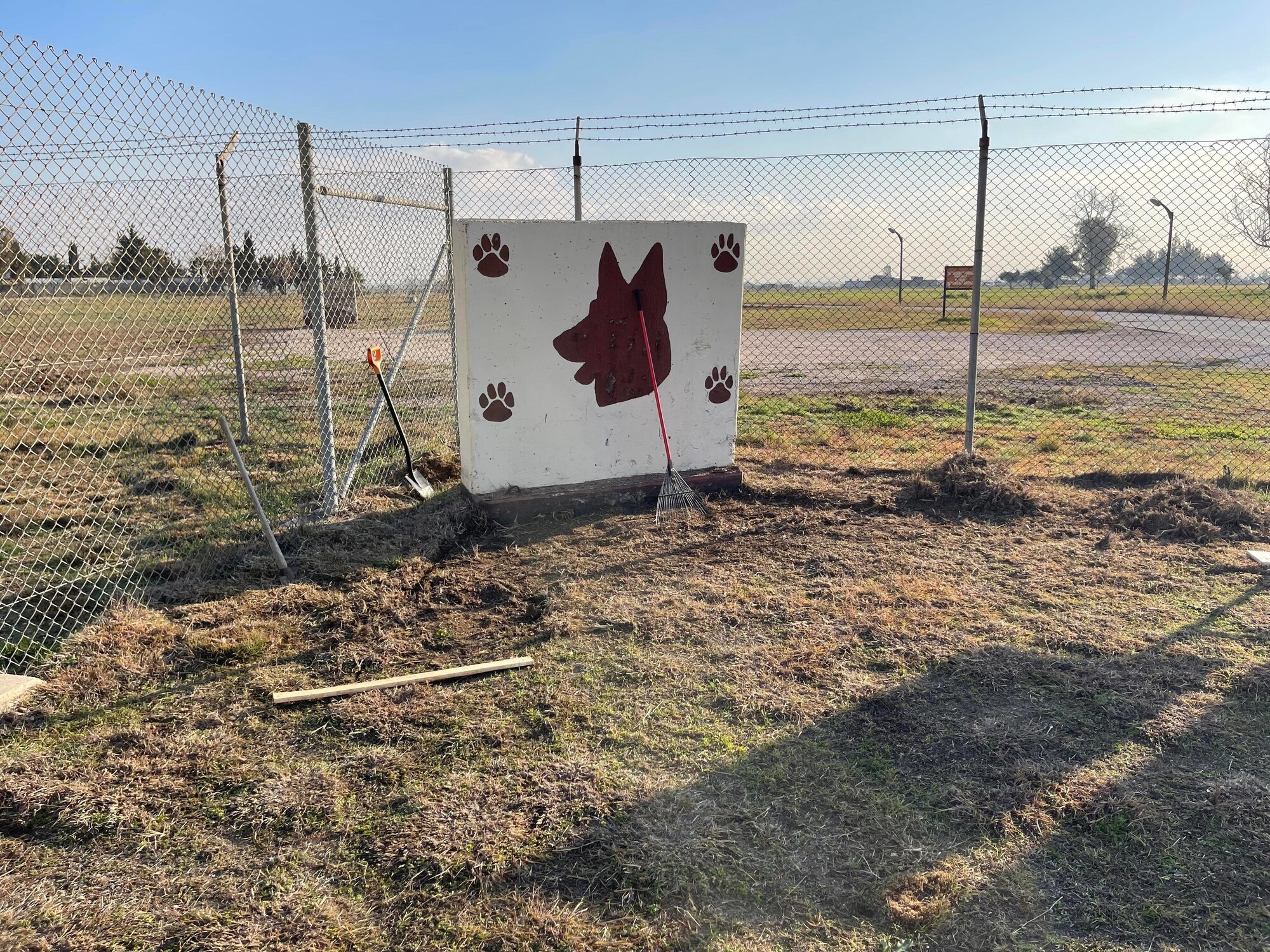 39th SFS MWD handlers build K-9 memorial