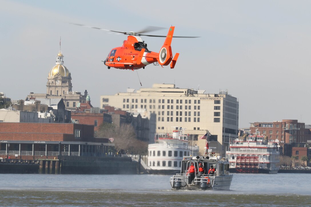 U.S. Army Corps of Engineers, Savannah District trains with U.S. Coast Guard on rescue lift missions on the Savannah River, Jan 31.