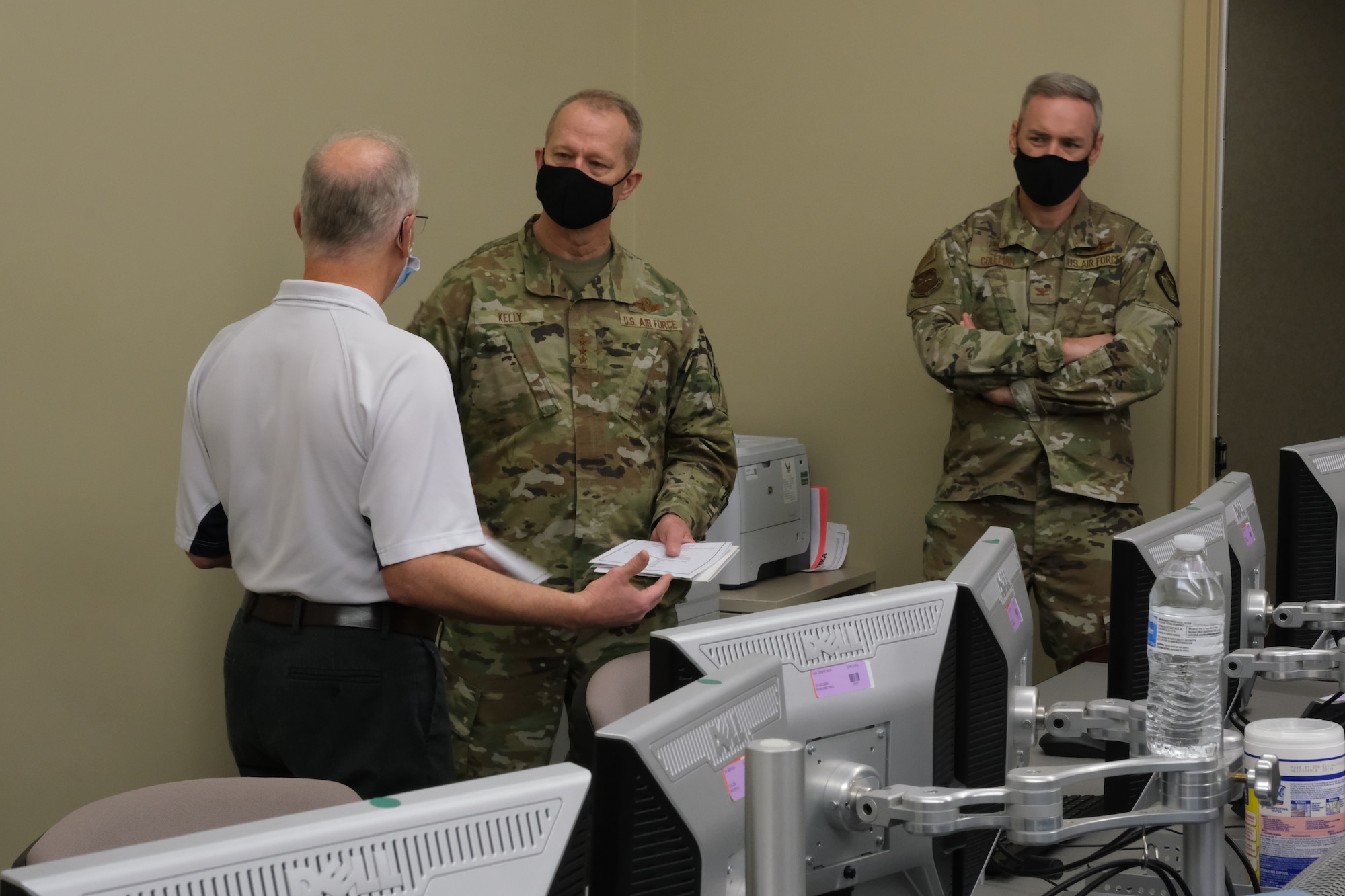 USAF Airmen brief General Mark Kelly