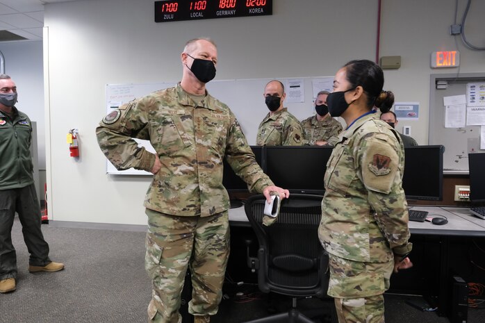 Photo of USAF Gen Kelly talking to Airman