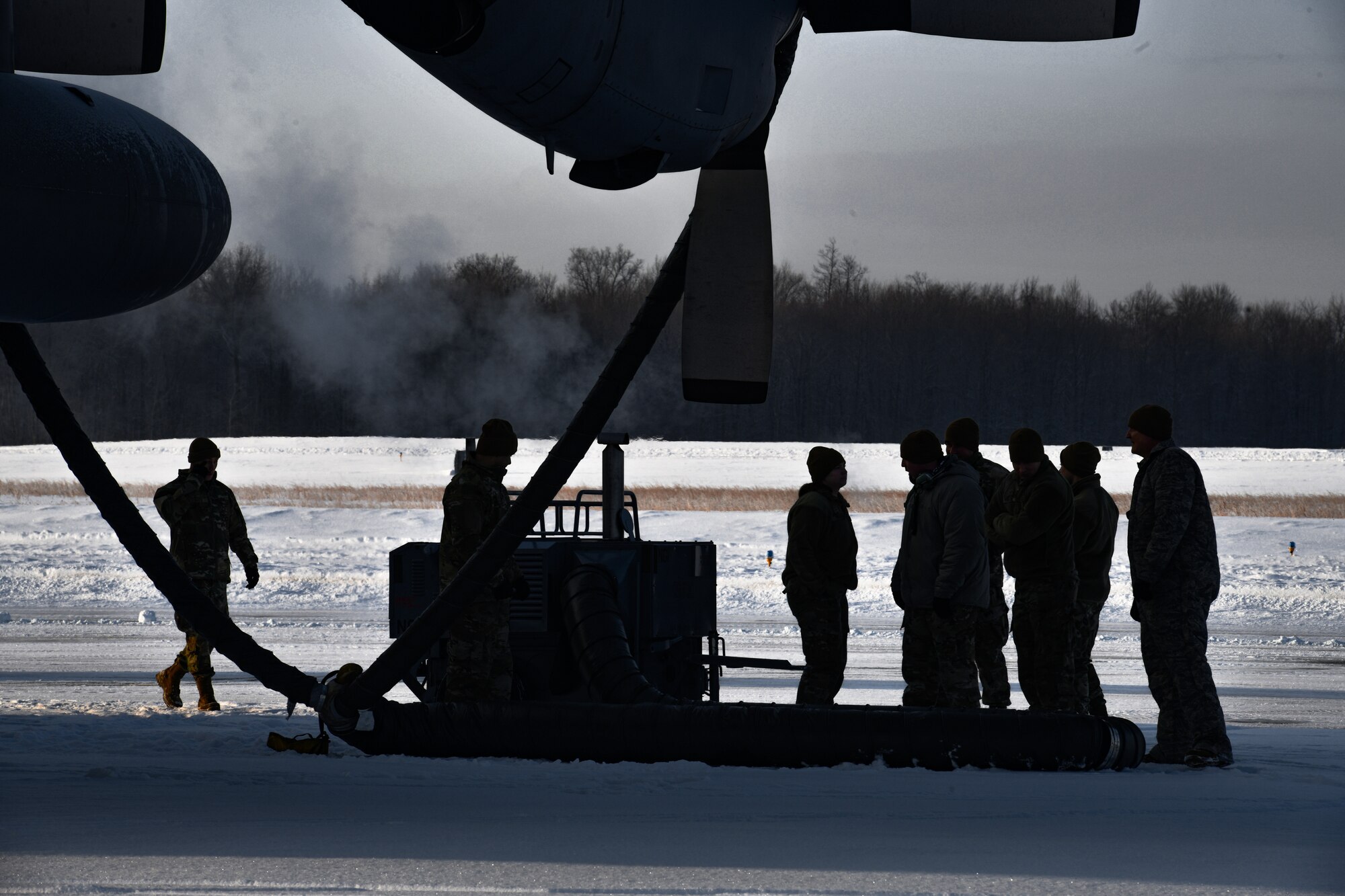 Airmen battle ice, snow to ensure readiness > Air Force > Display