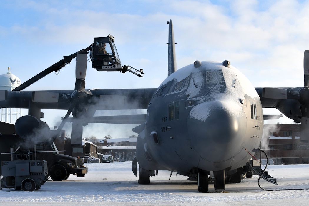 Crew chiefs assigned to the 910th Aircraft Maintenance Squadron removed snow and ice from the 910th Airlift Wing’s fleet of Lockheed Martin C-130H Hercules aircraft, Feb. 6, 2022, on the YARS flightline. The area experienced a level one snow emergency days prior to the February Unit Training Assembly which added 11 inches of new snow to their previous 5 inches of accumulation.