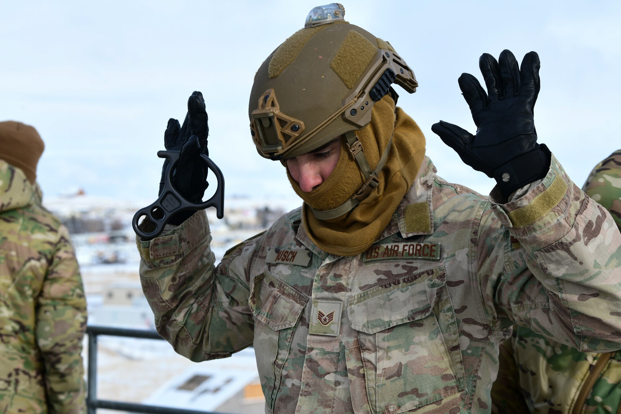 90 GCTS trains missile bases in advanced rappelling > F.E. Warren