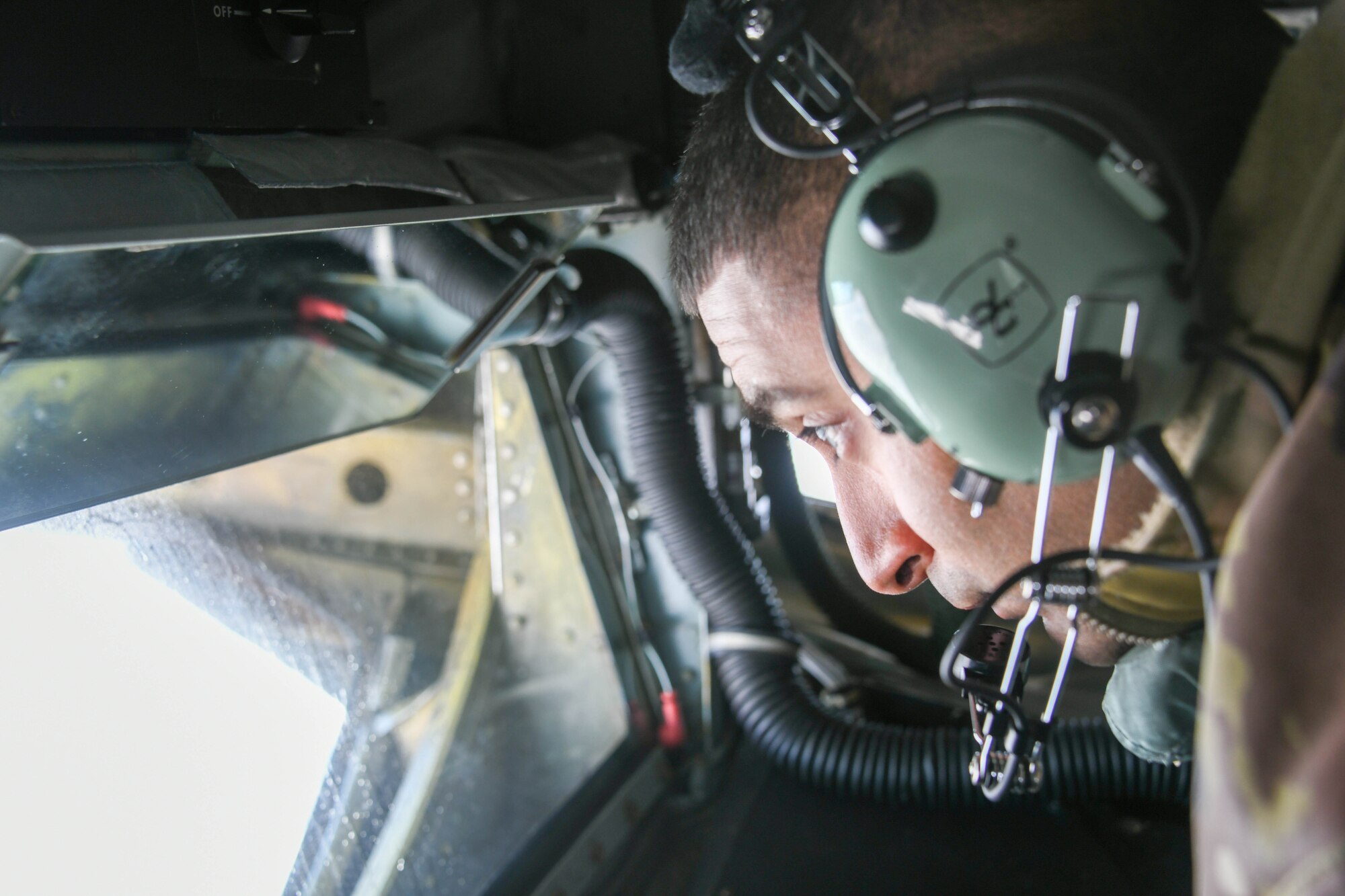 U.S. Air Force Tech. Sgt. Gary Plaha, 54th Air Refueling Squadron (ARS) boom operator student, watches a C-17 Globemaster III approach the boom near Altus Air Force Base, Oklahoma, Feb. 5, 2022. As the sole KC-135 Stratotanker Formal Training Unit, the 54th ARS’ mission continues to encompass the training of all active duty, guard, reserve and international KC-135 crew members. (U.S. Air Force photo by Airman 1st Class Trenton Jancze)