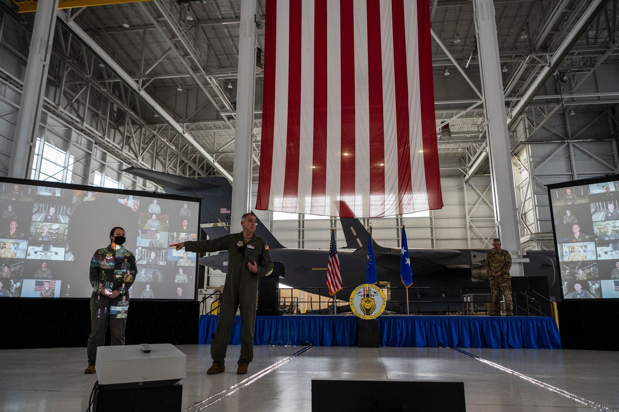 Airman gives a presentation