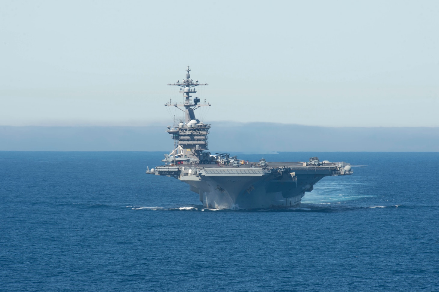 USS Carl Vinson (CVN 70) prepares to steam alongside USS Nimitz (CVN 68)