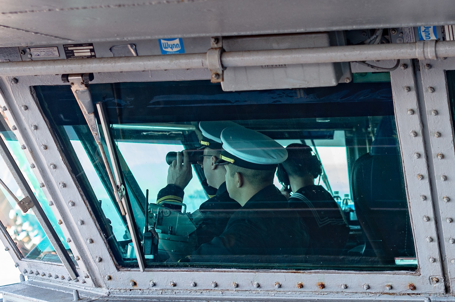 Sailors stand watch on the bridge aboard the Nimitz-class aircraft carrier USS Carl Vinson (CVN 70).