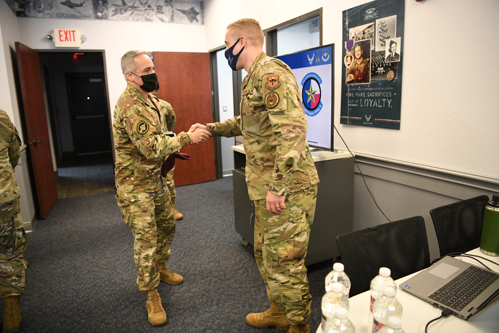 Senior Enlisted Advisor to the Chairman of the Joint Chiefs of Staff (Left) shakes hands with a recruiter at the Live Oak, Texas recruiting station Feb. 9, 2022.