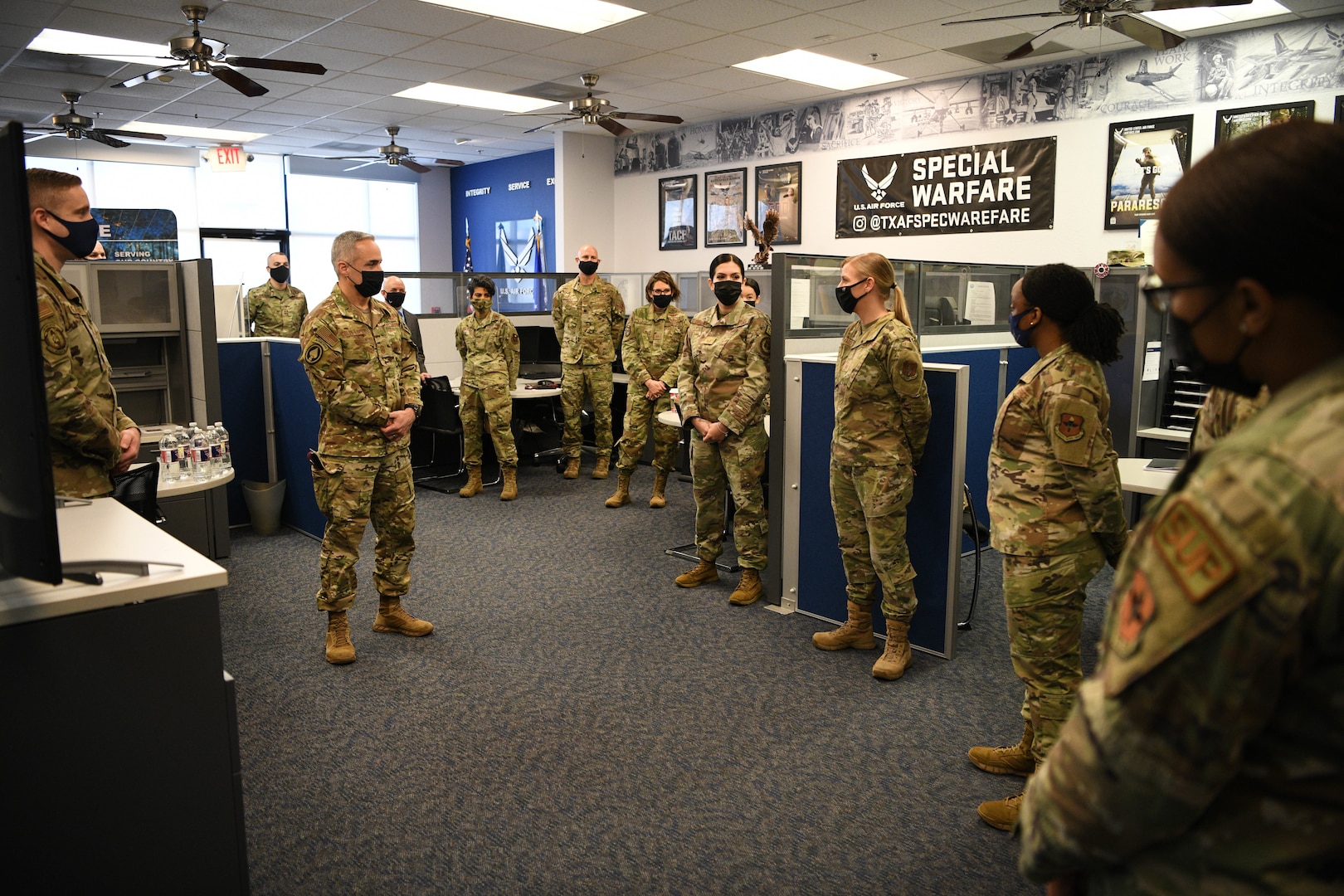 Senior Enlisted Advisor to the Chairman of the Joint Chiefs of Staff listens to a recruiter at the Live Oak, Texas recruiting station Feb. 9, 2022.
